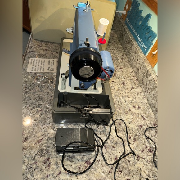 White Sewing Machine 
Zigzag Stitcher 35418 - Picture 2 of 16